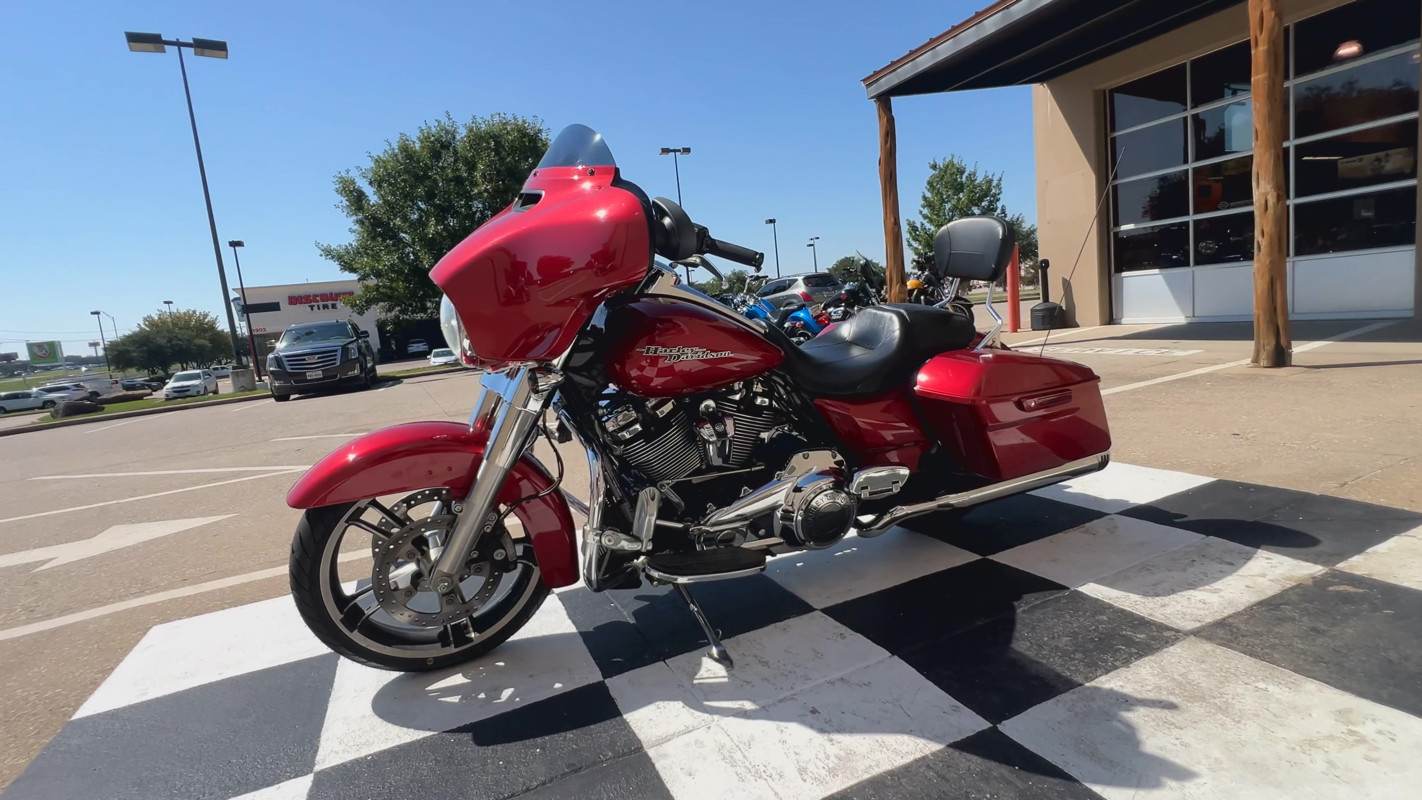 Street Glide®