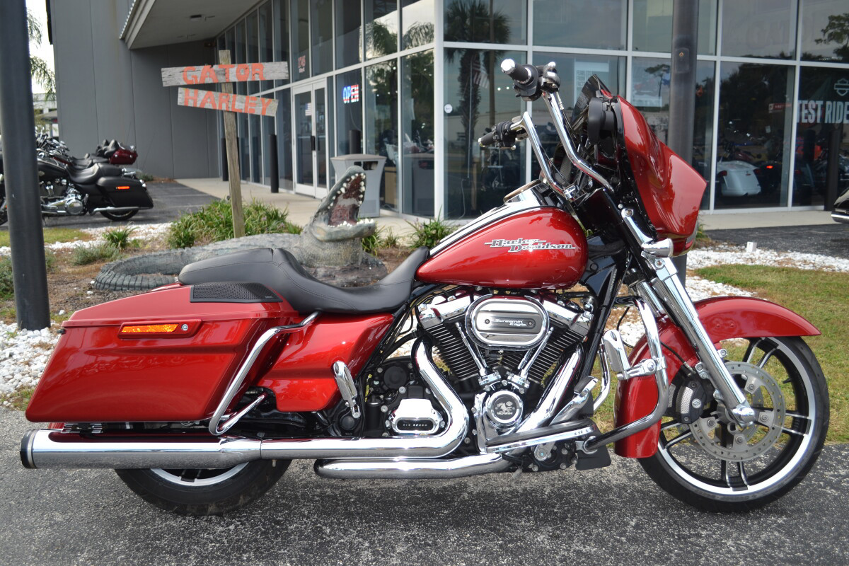 Street Glide®