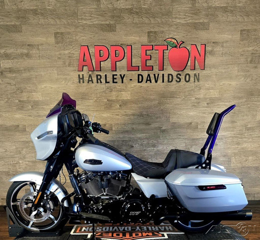 Street Glide®