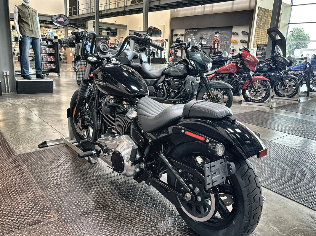 Street Bob®