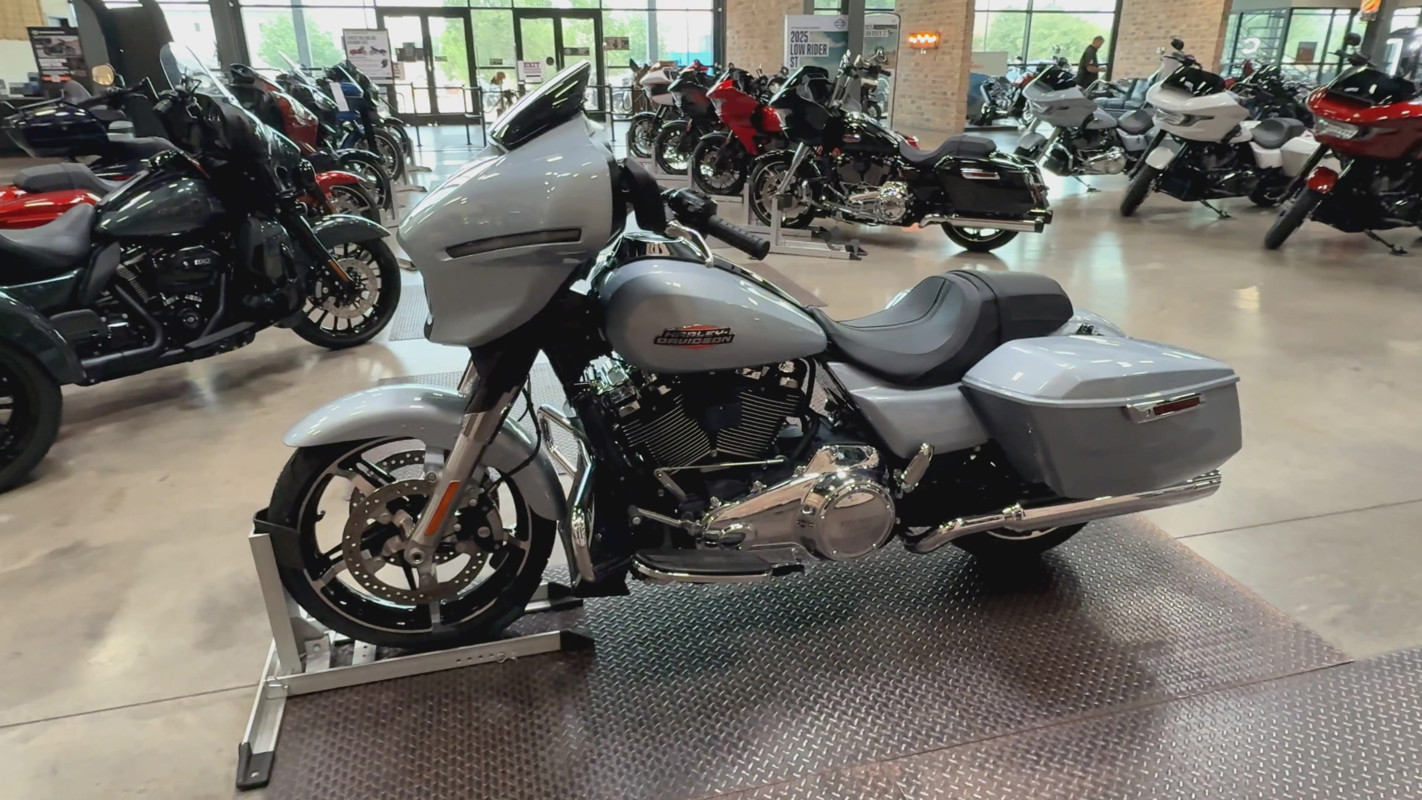 Street Glide®