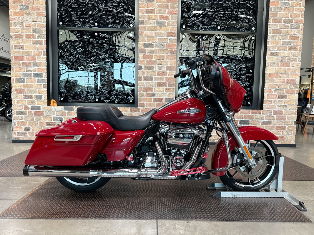 Street Glide®
