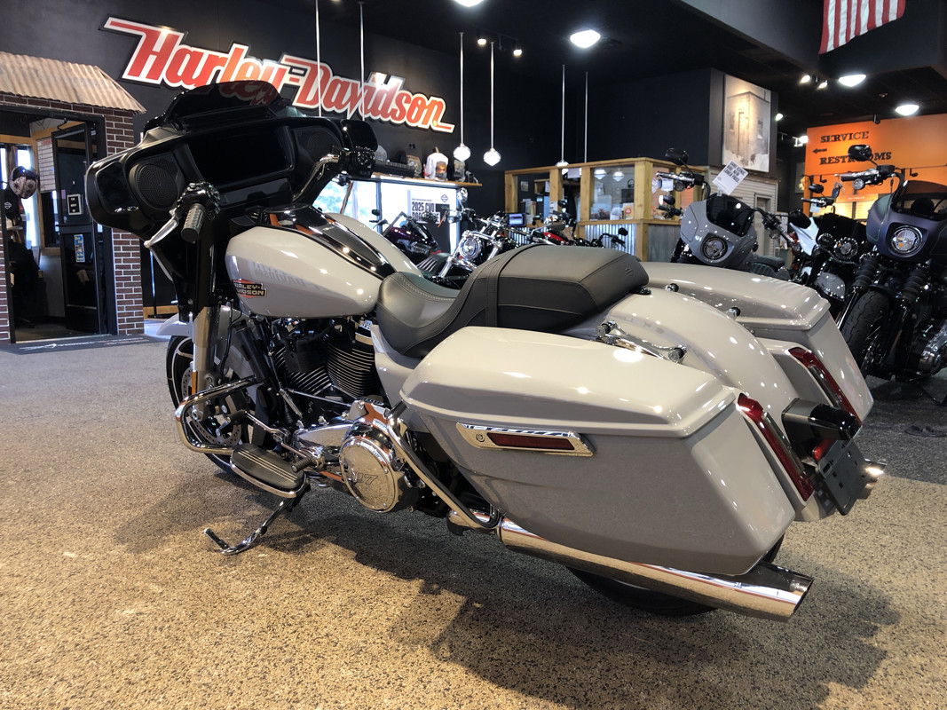 Street Glide®