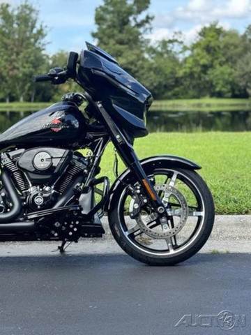Street Glide®