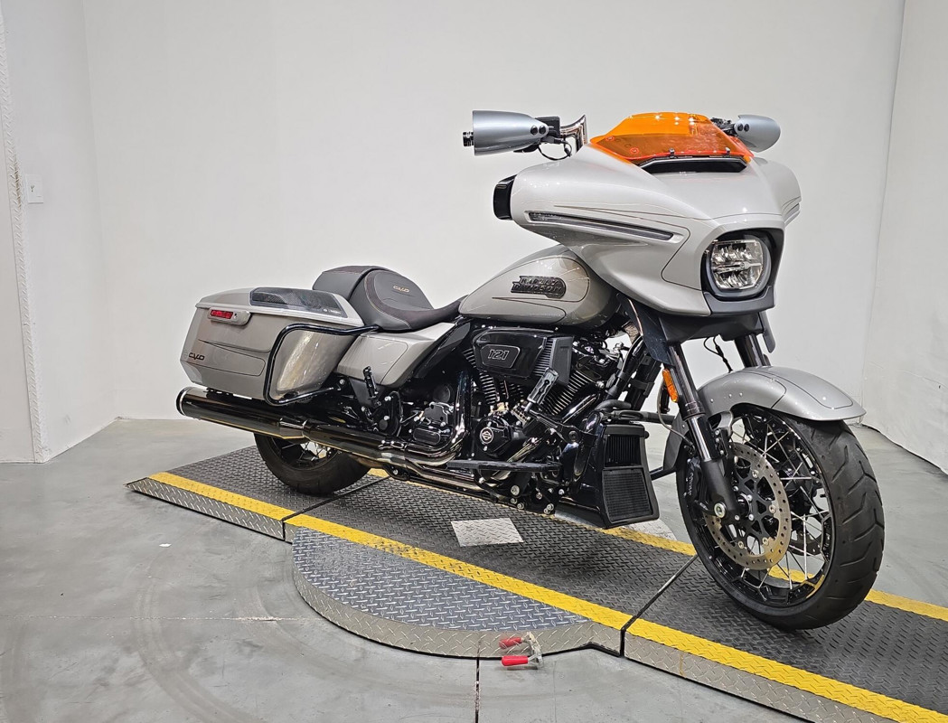 CVO® Street Glide®