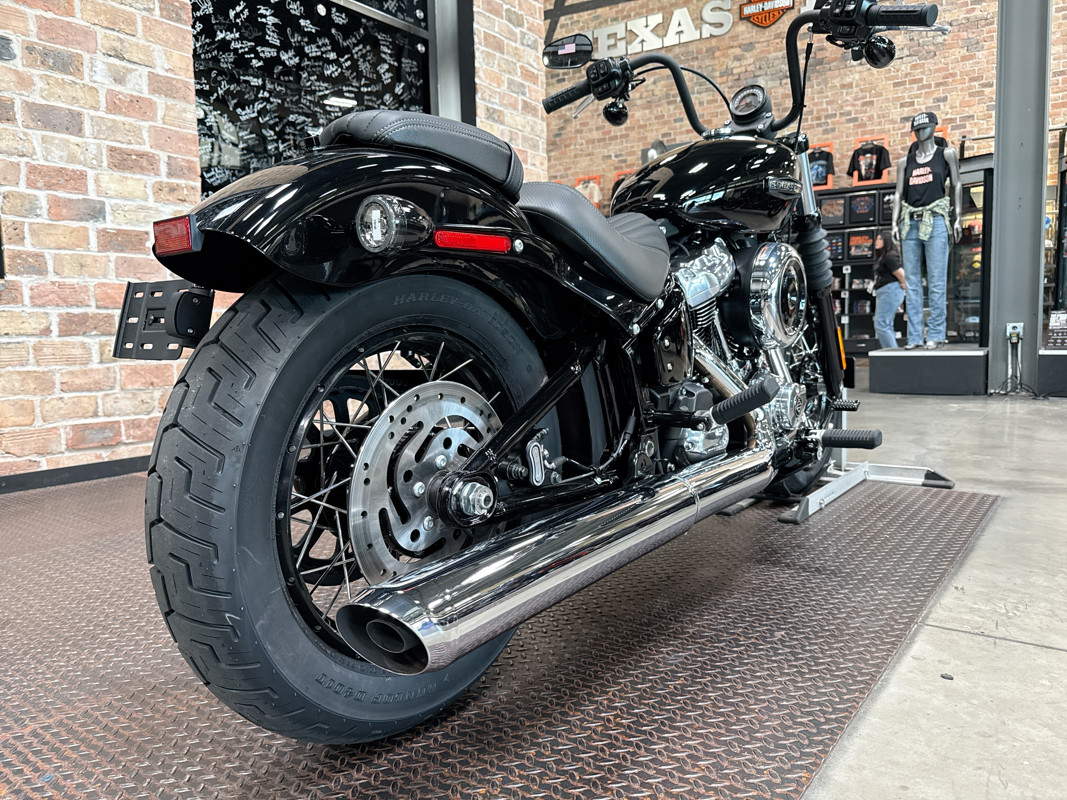 Street Bob®