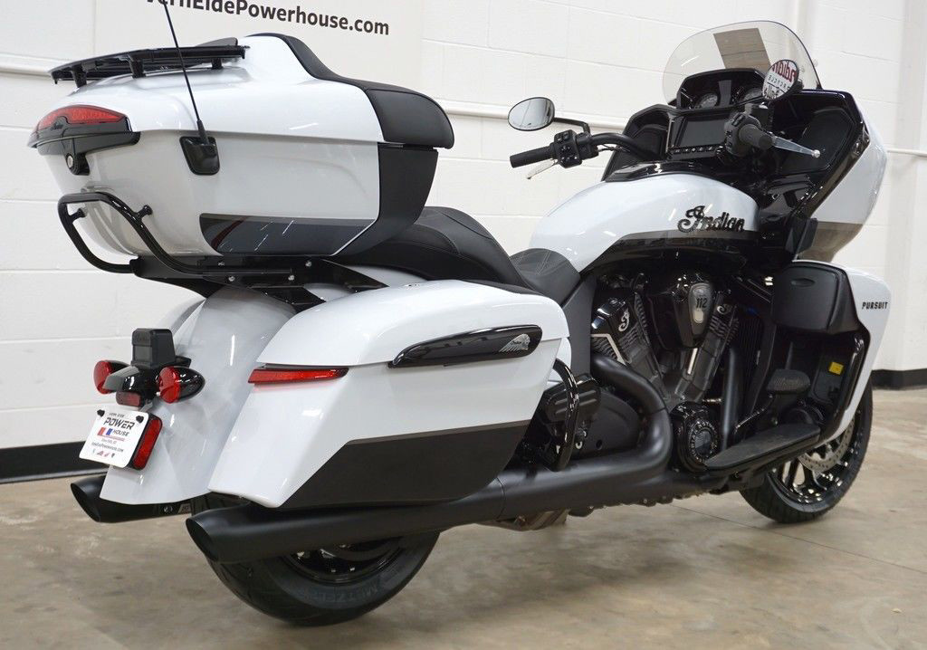 Pursuit Dark Horse 112