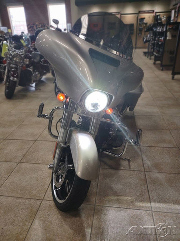 Street Glide®
