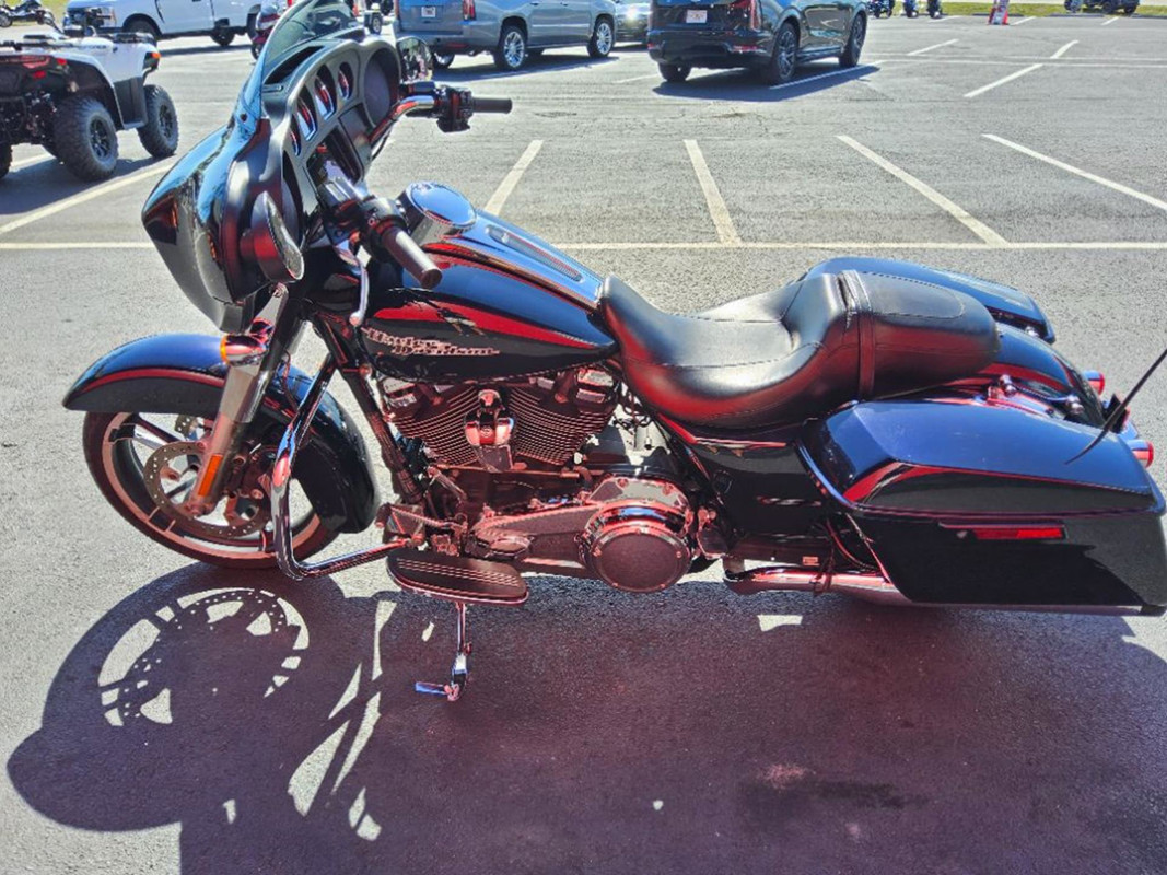 Street Glide®
