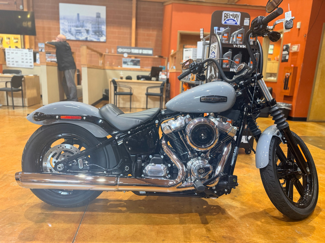 Street Bob®