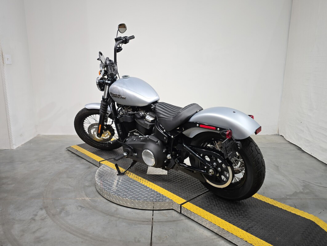 Street Bob®