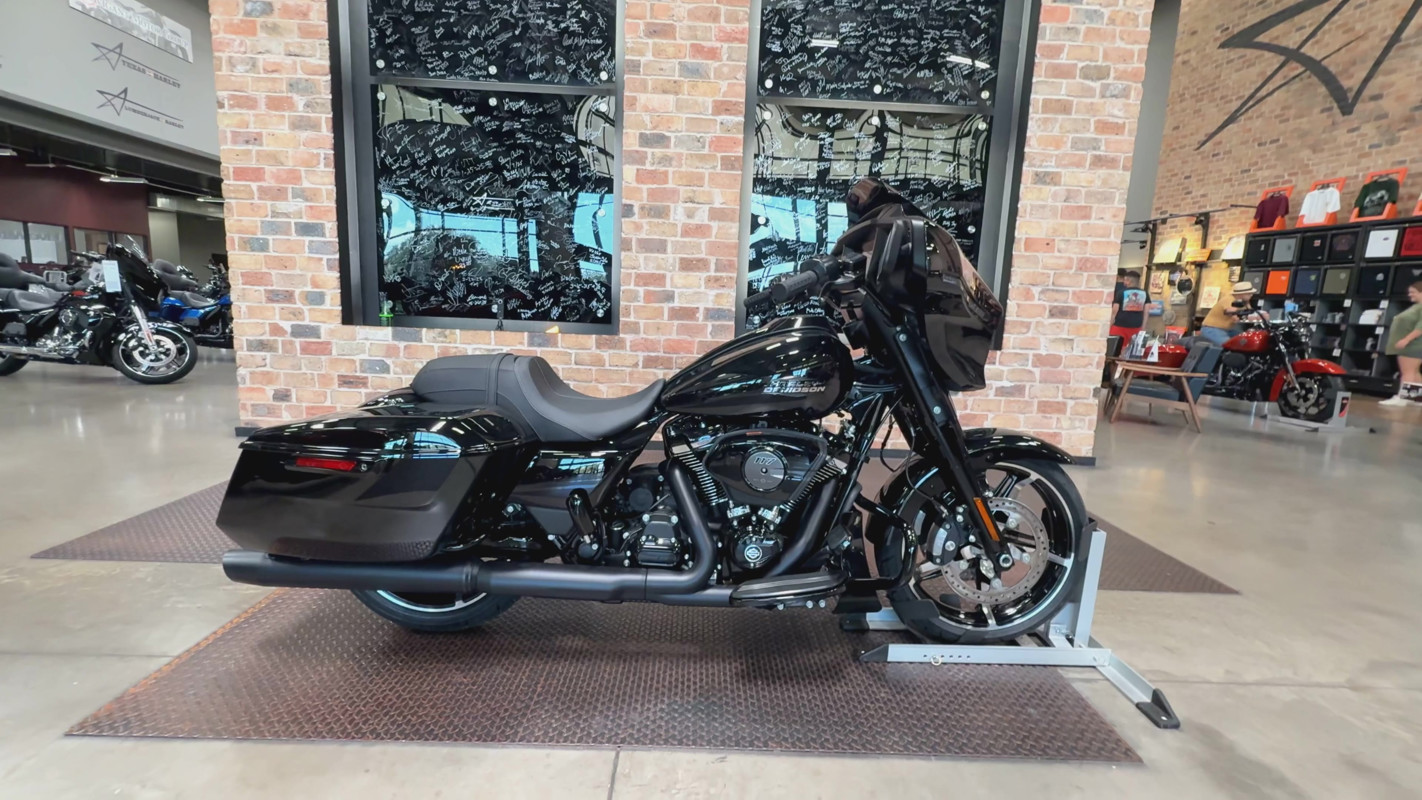 Street Glide®
