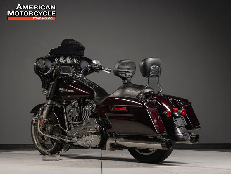 Street Glide®