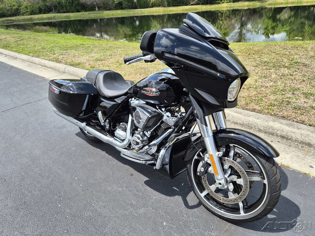 Street Glide®