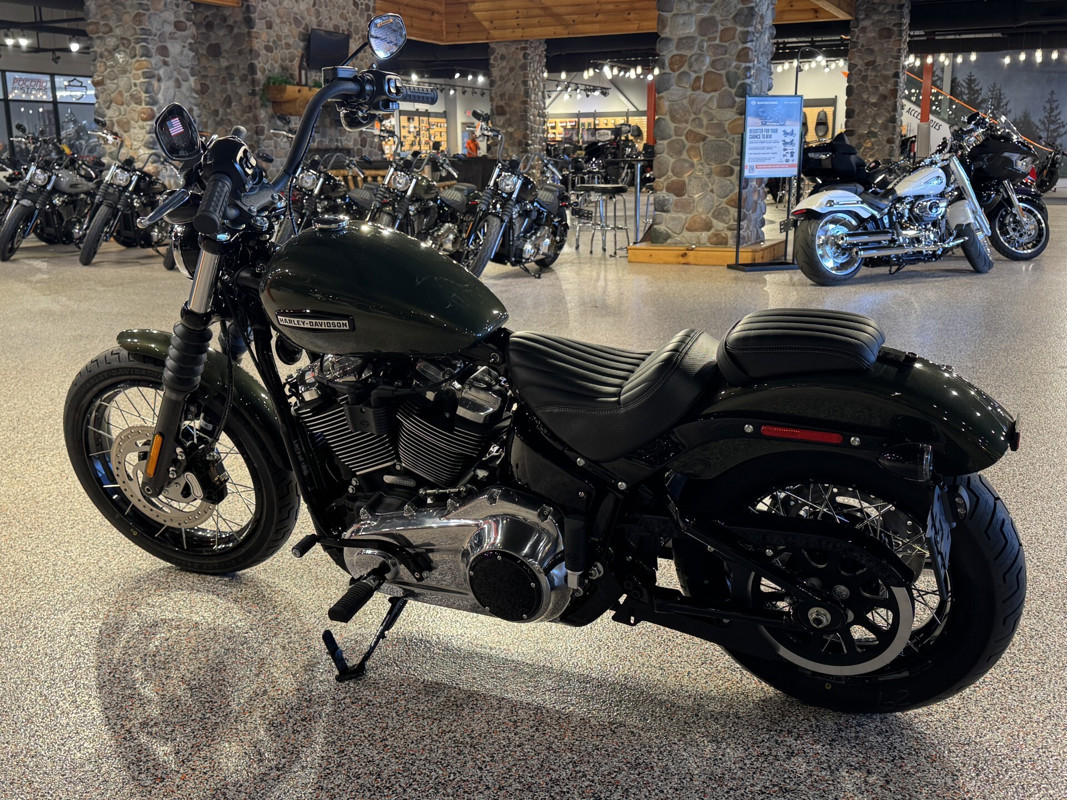 Street Bob®