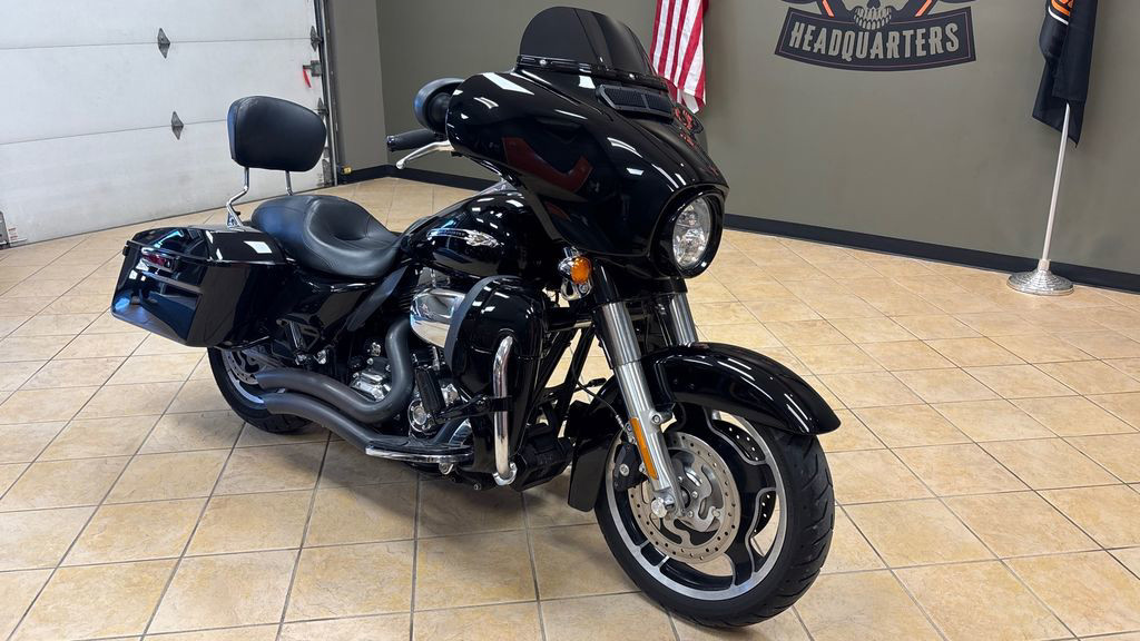 Street Glide®