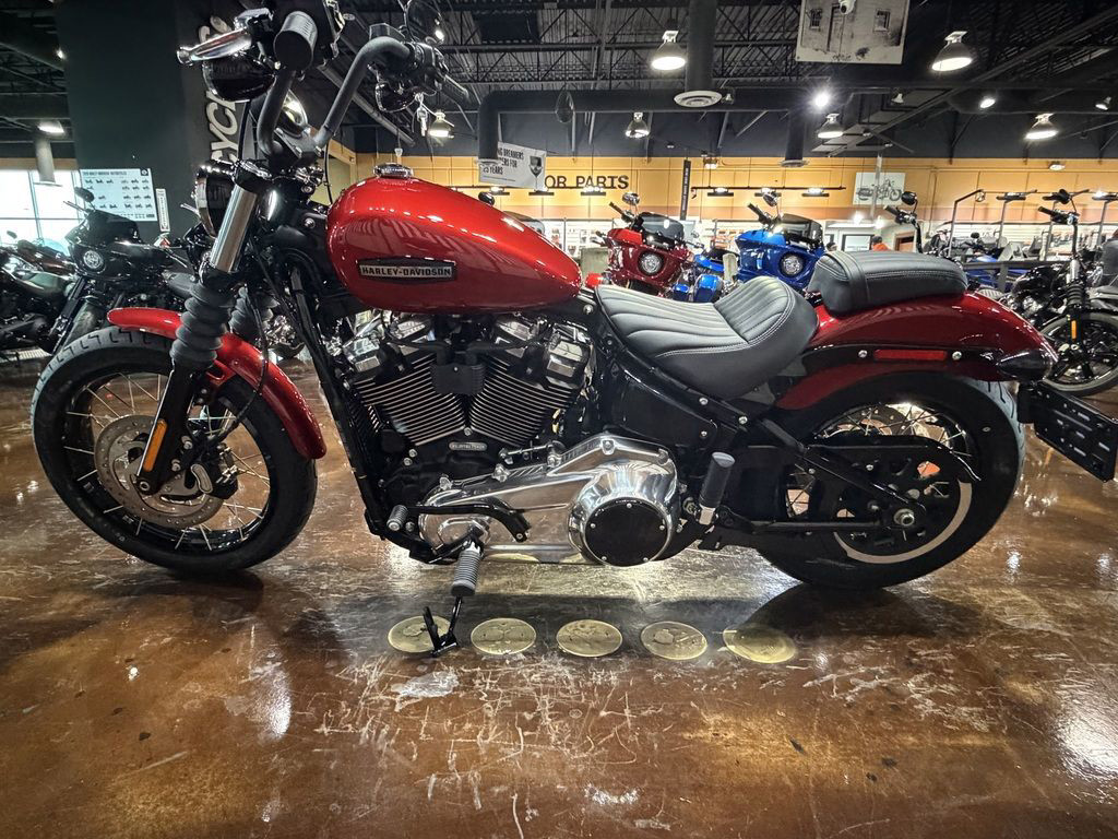 Street Bob®