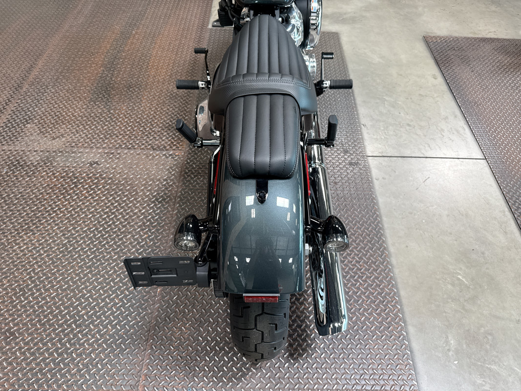 Street Bob®