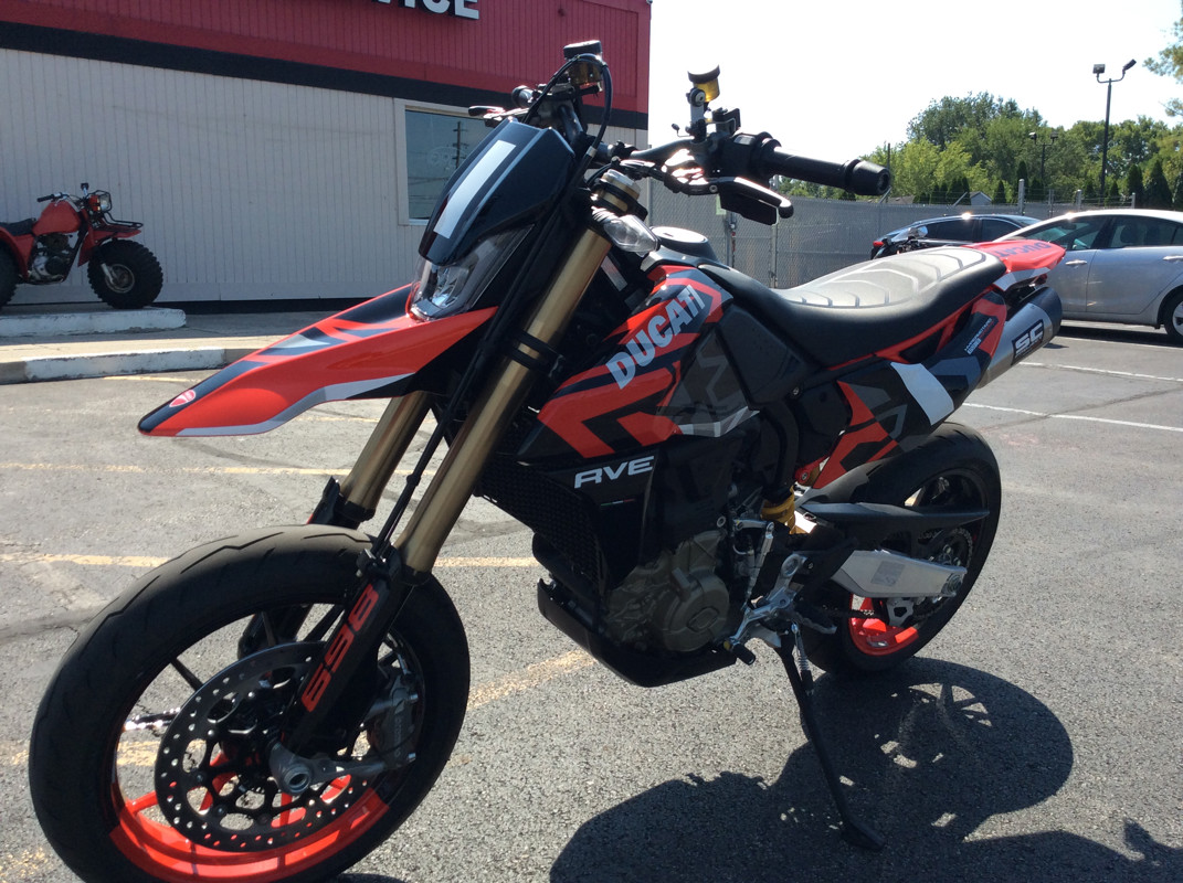 Hypermotard 698