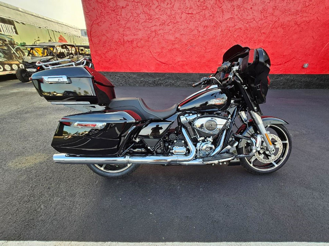 Street Glide®
