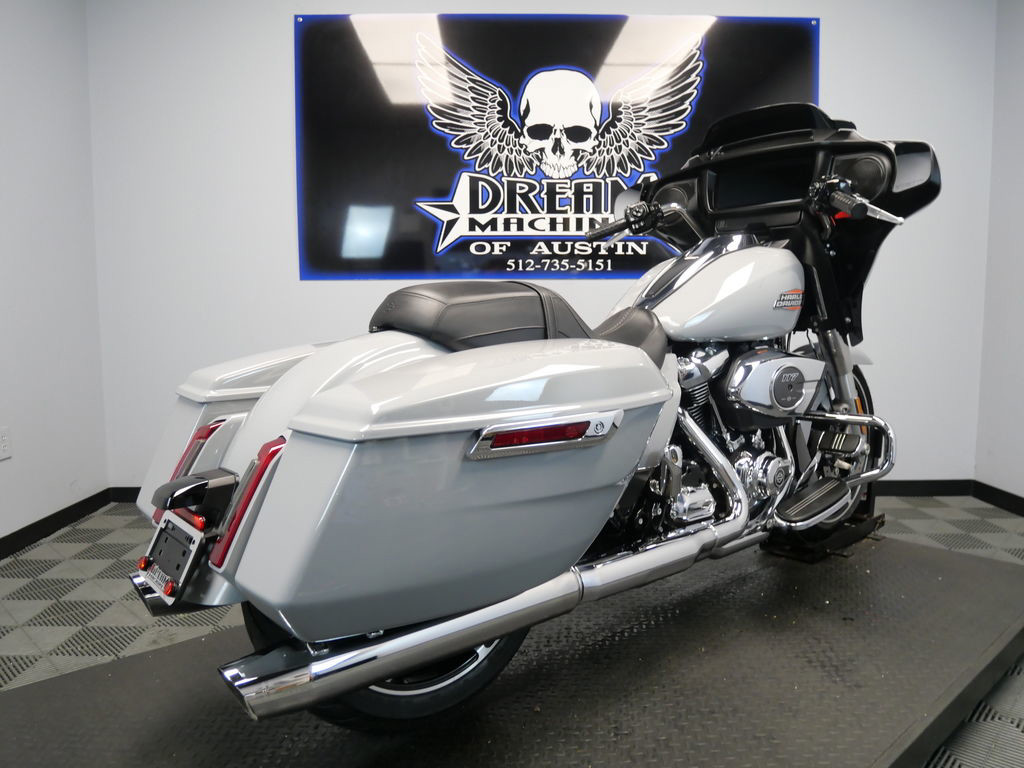 Street Glide®