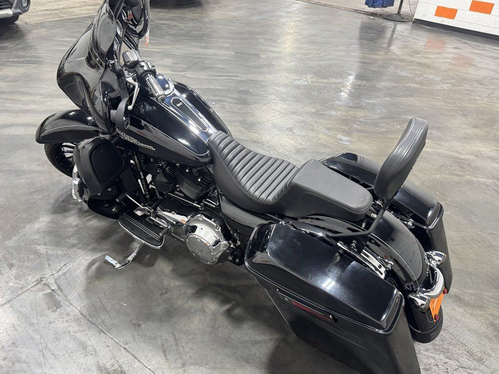 Street Glide®