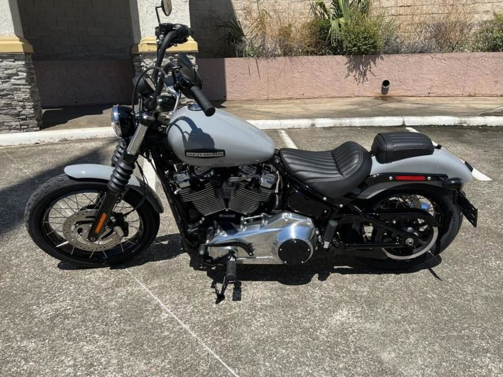 Street Bob®