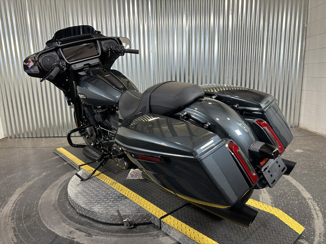 Street Glide®
