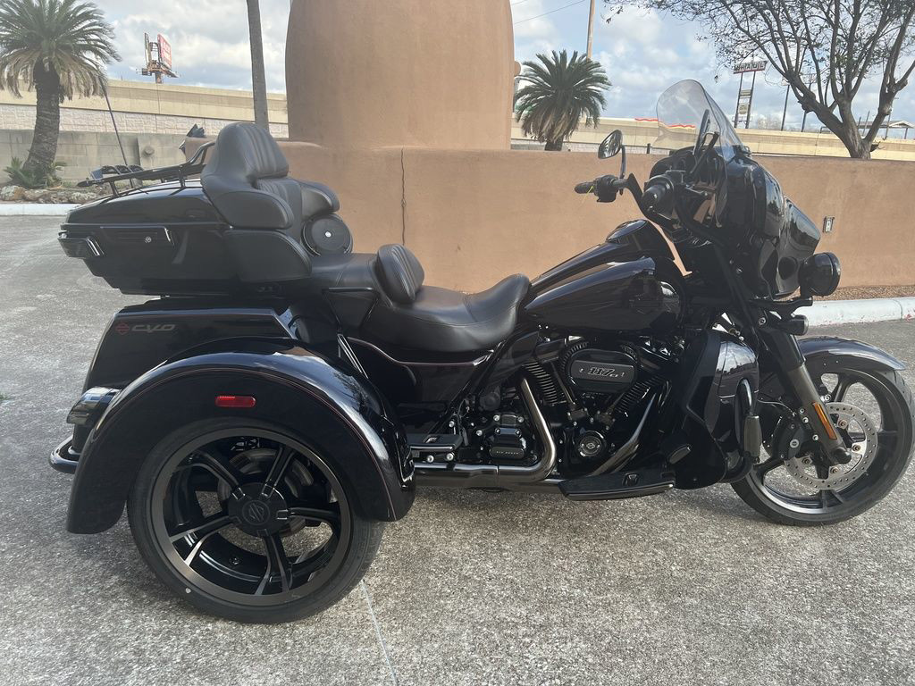 CVO® Tri Glide® Ultra