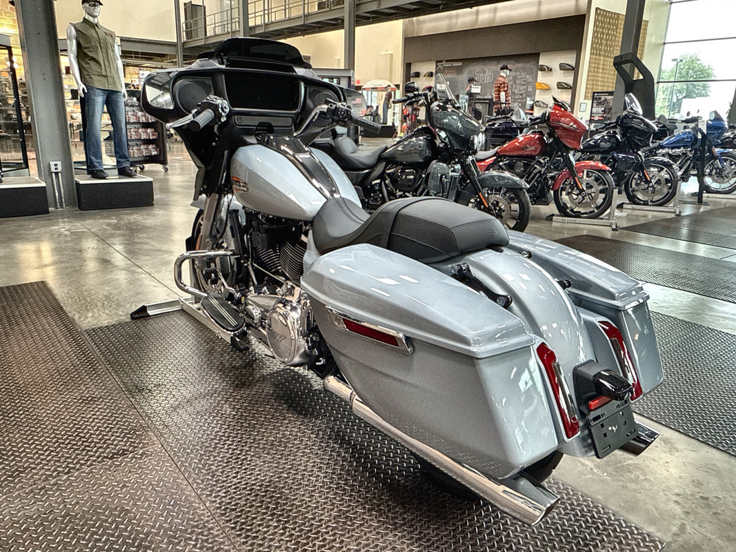 Street Glide®