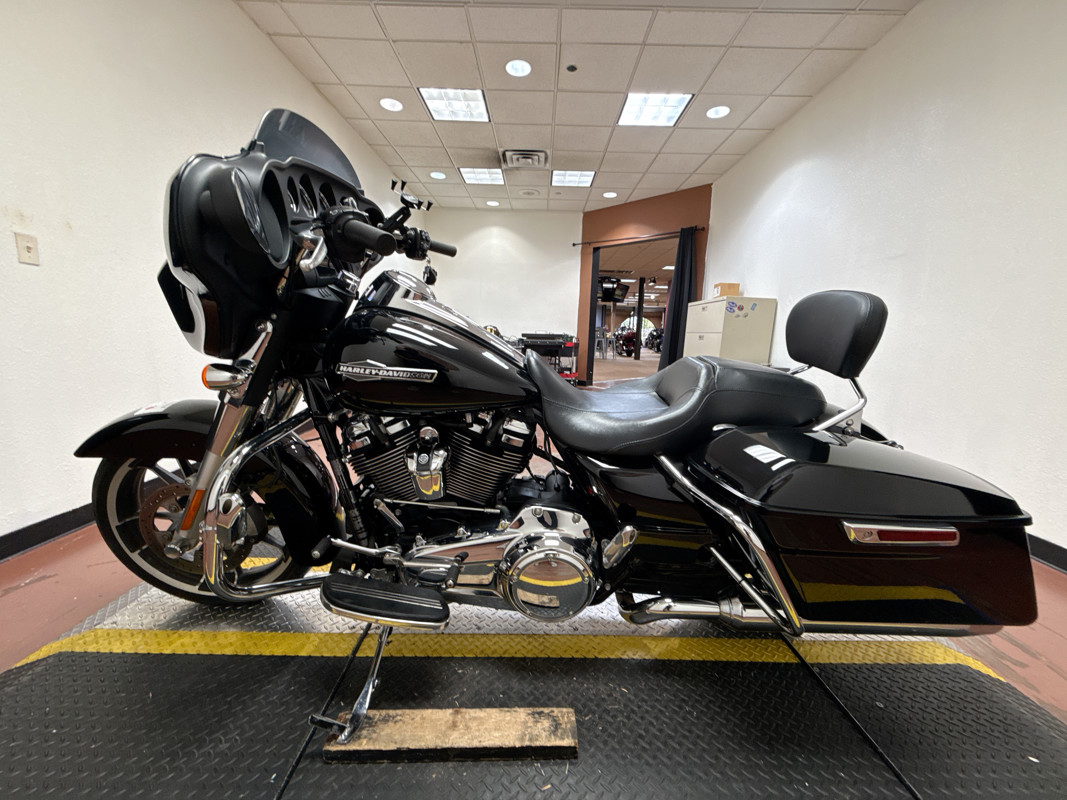Street Glide®