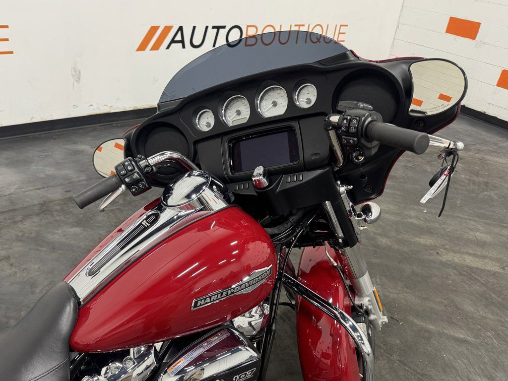 Street Glide®