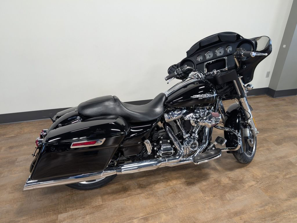 Street Glide®