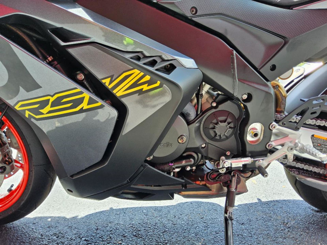RSV4 1100