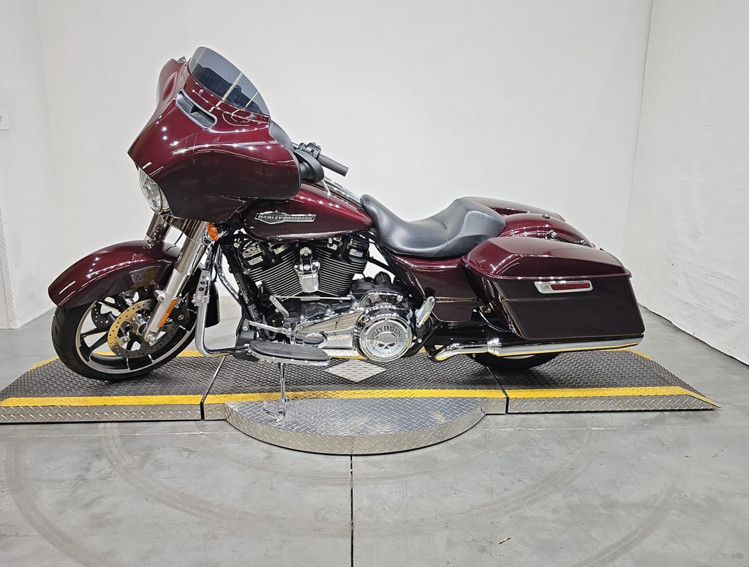 Street Glide®