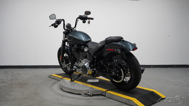 Street Bob®