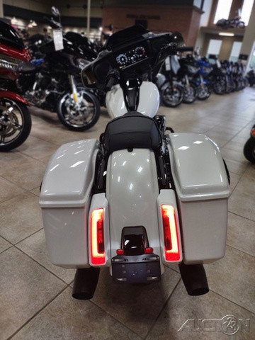 Street Glide®