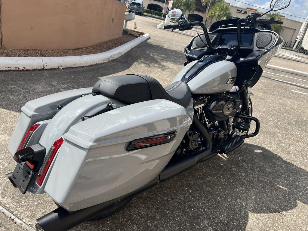 Road Glide®