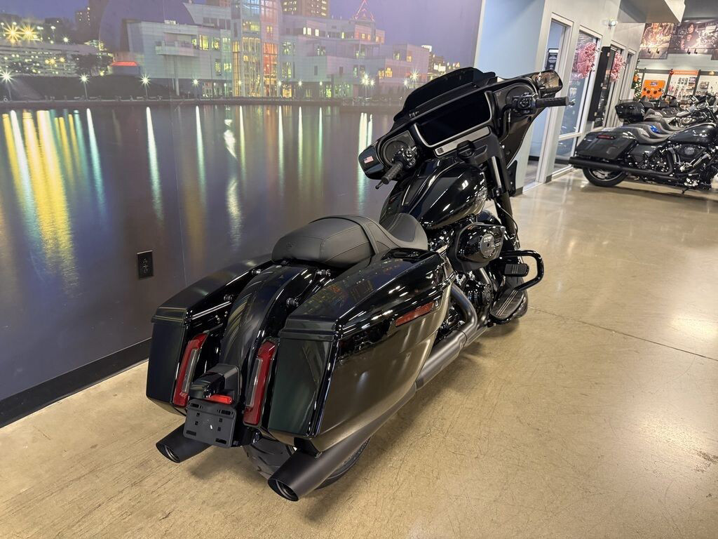 Street Glide®