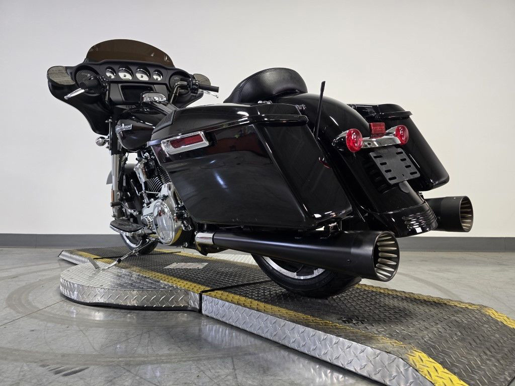 Street Glide®