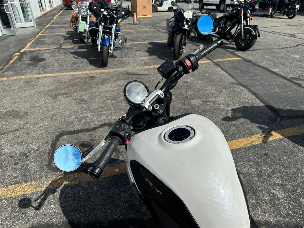 Trident 660