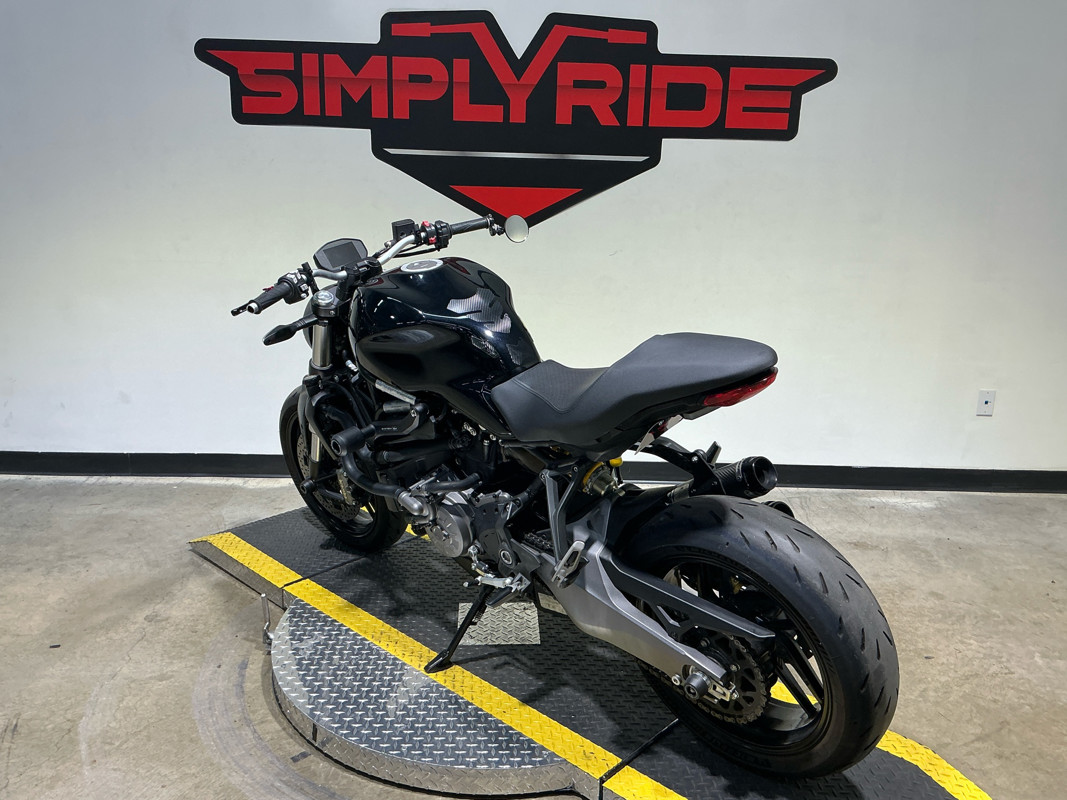 Monster 821