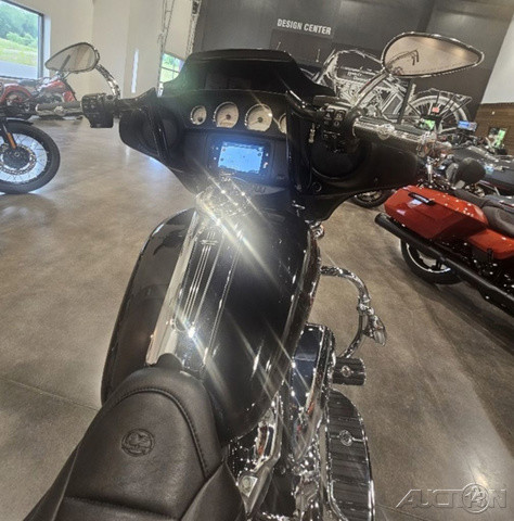Street Glide®