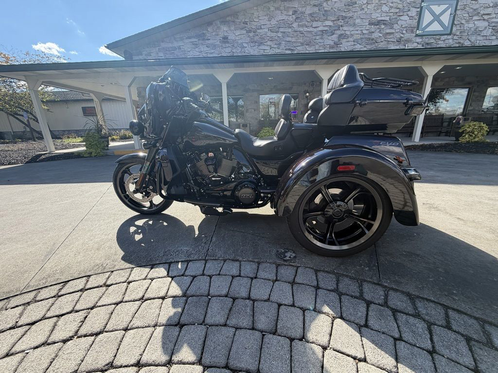 CVO® Tri Glide® Ultra