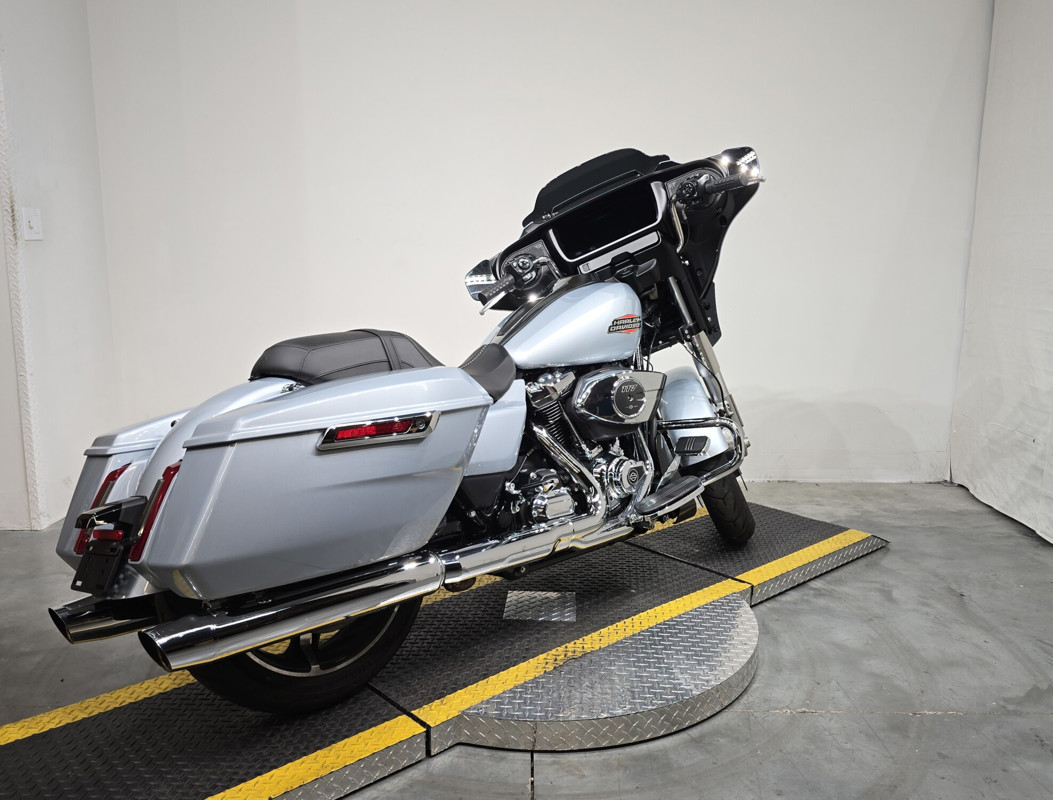 Street Glide®