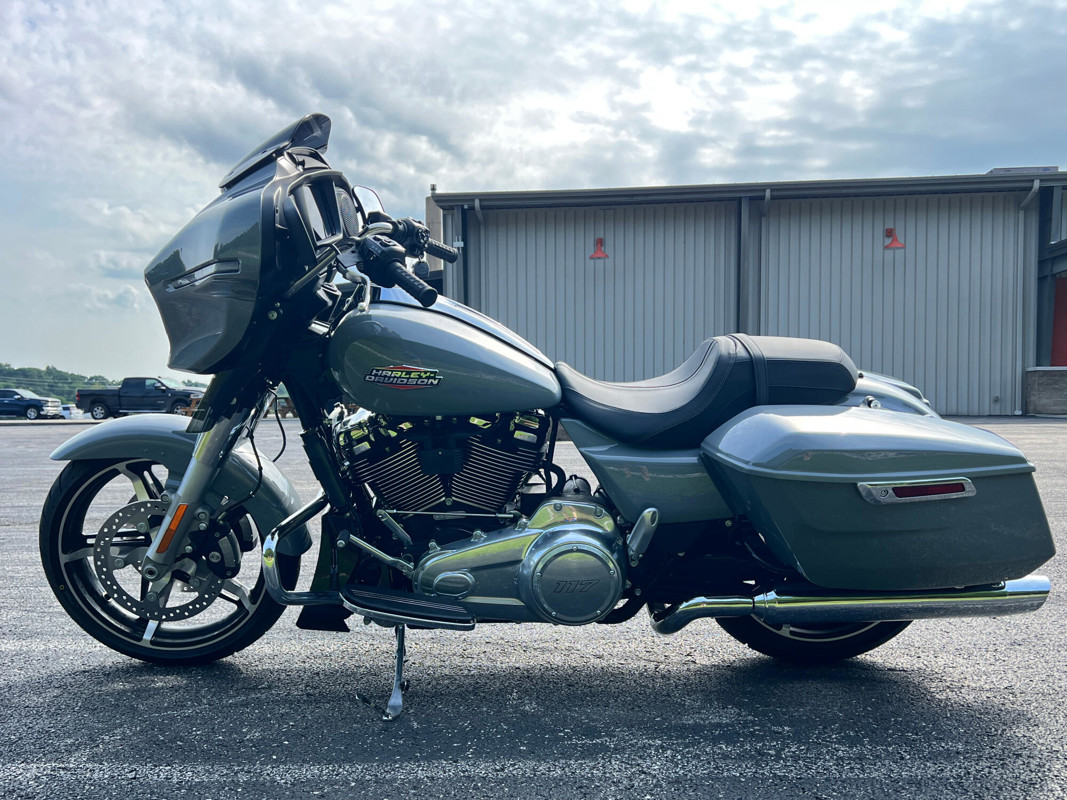 Street Glide®