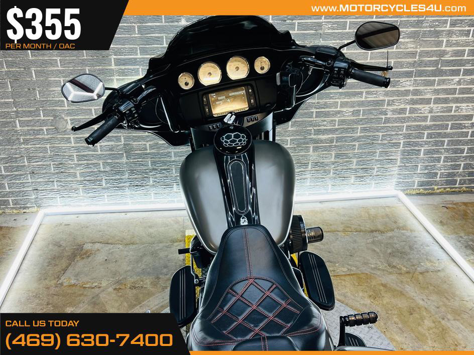 Street Glide®