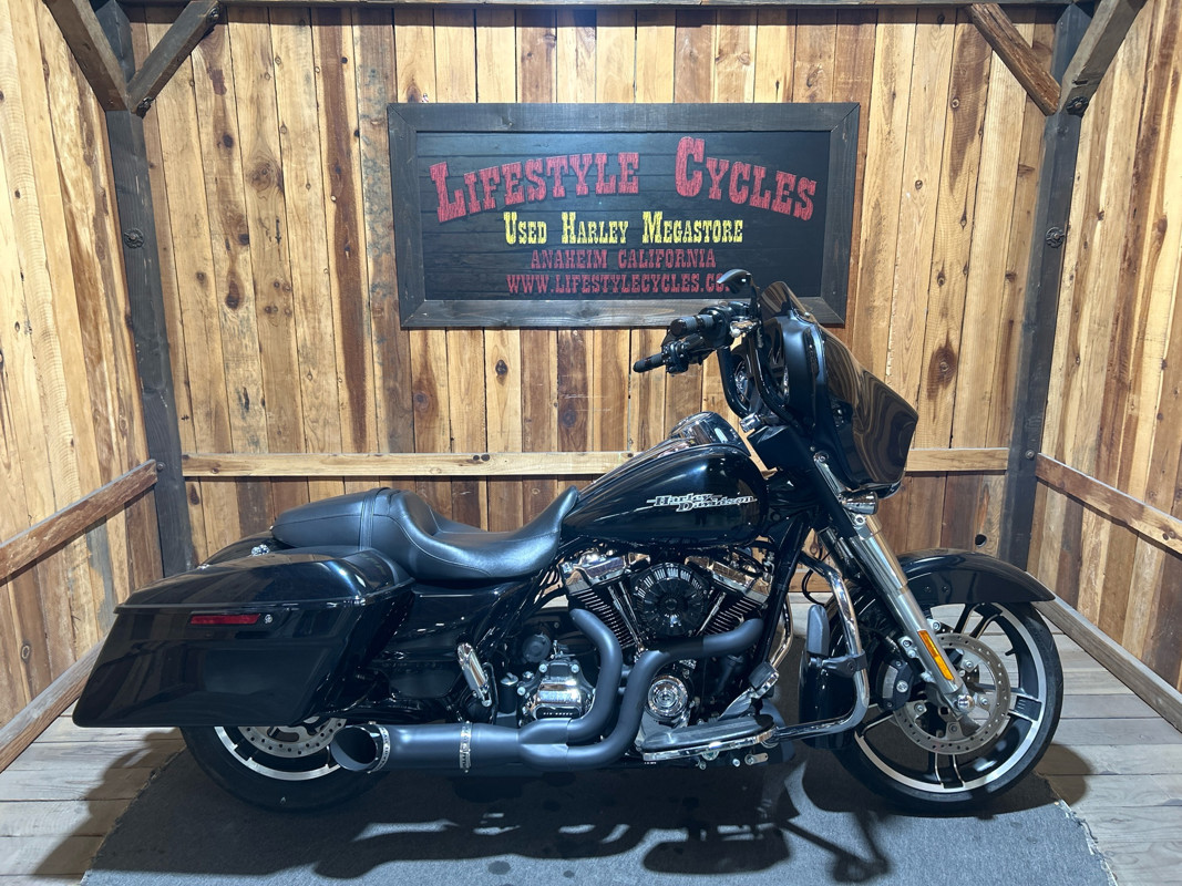 Street Glide®