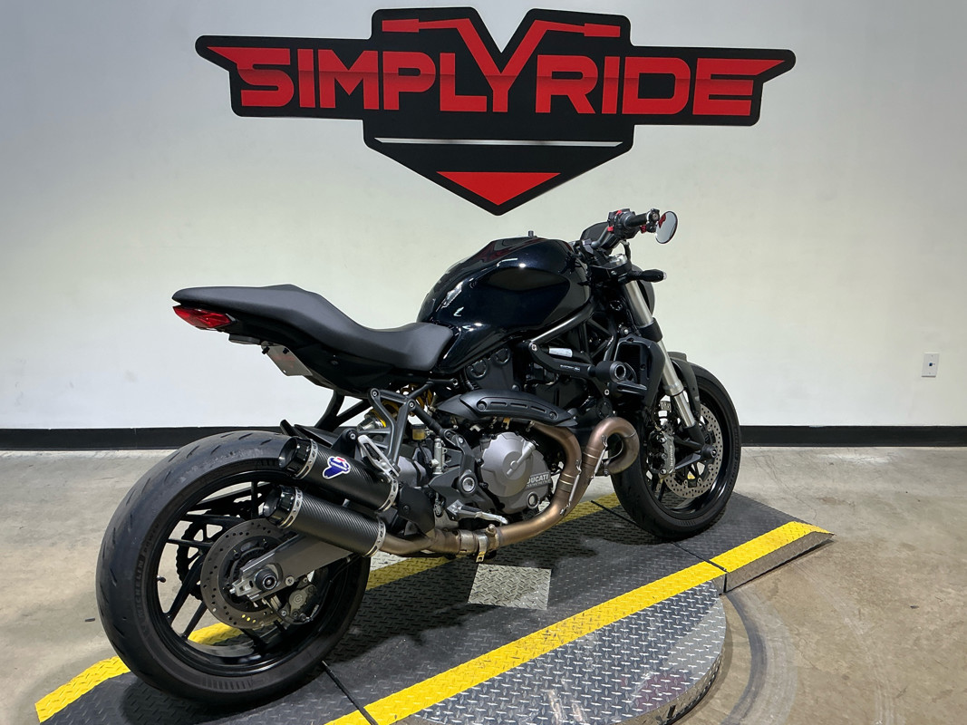 Monster 821