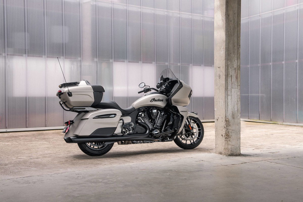 Pursuit Dark Horse Premium Package